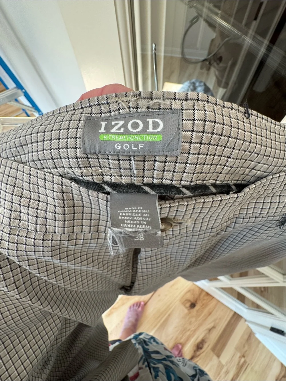Izod Men's Gray Micro-Check Flat Front Shorts